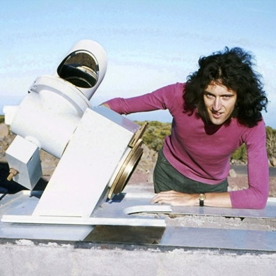 Tenerife Observatory in the Canary Islands saw Brian May working in 1971 on his coelostat, a flat-mirror instrument that tracks the sky