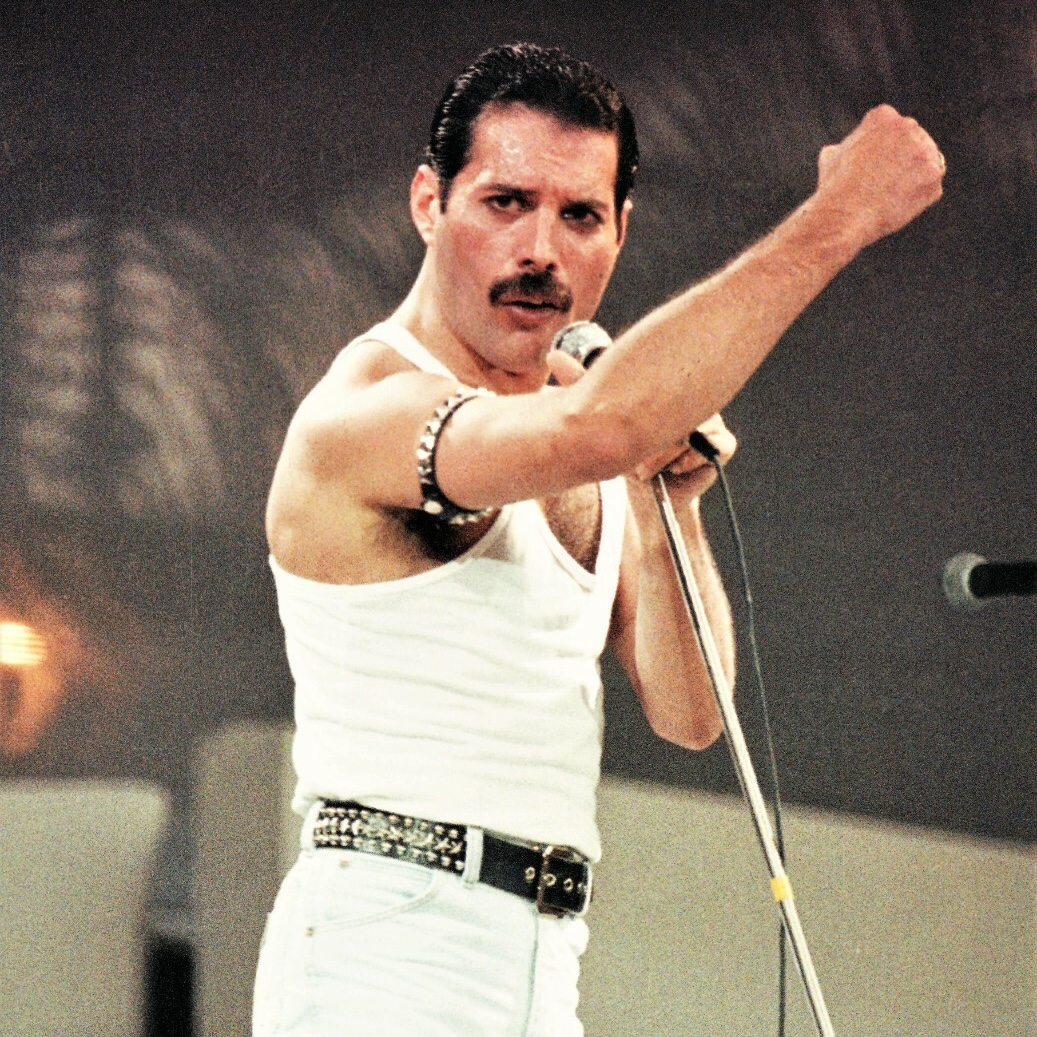 Fredie Mercury in concert at LIVE AID Wembley 1985