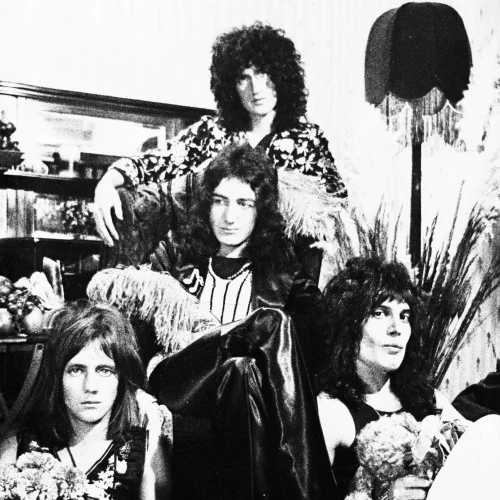 First photo with John Deacon, taken for single “Keep Yourself Alive”... (July 1973)