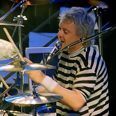 Roger Taylor, Queen, perform Seven Seas of Rhye, Nepstadion, Budapest 1986