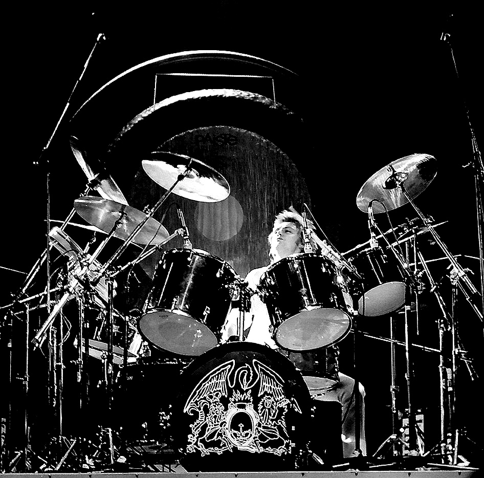 Roger Taylor behind his massive 1977s kit